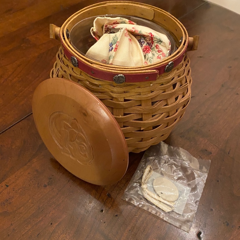 2004 Longaberger Basket